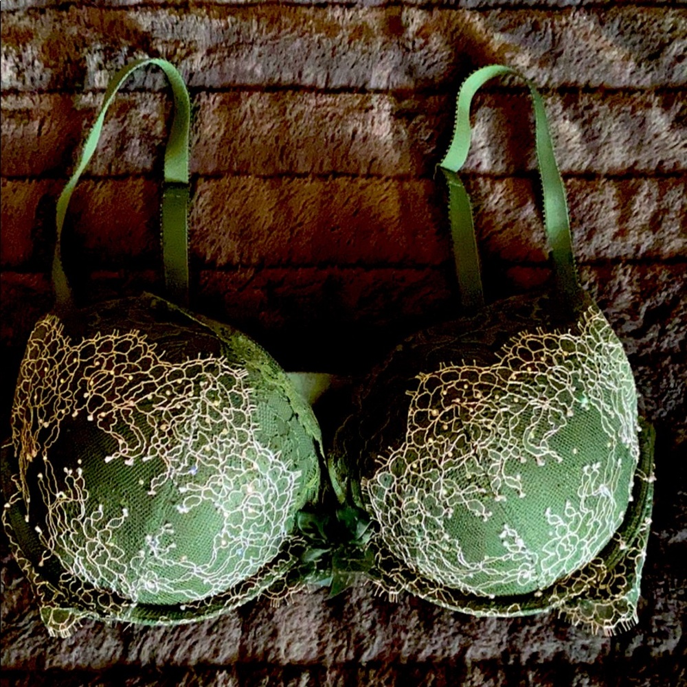 Beautiful green Victoria’s Secret bra